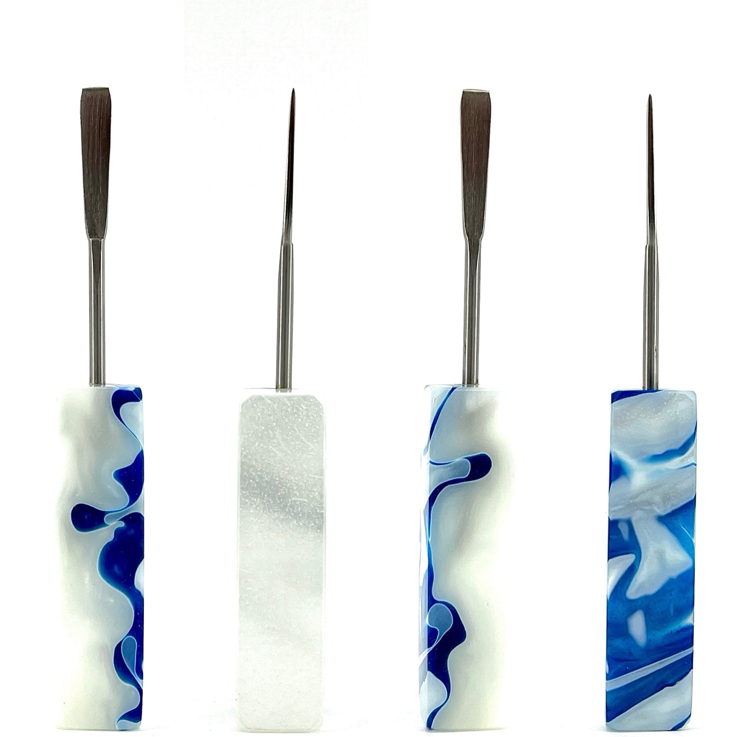 Blue and white resin dabber by Dabboyardee