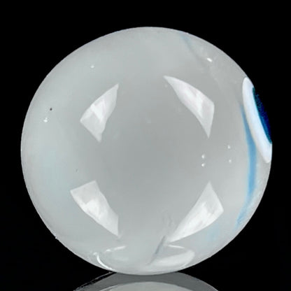 A multicolored glass marble with a design resembling a flower with blue petals on a white background, with a diameter approximately of 22mm.